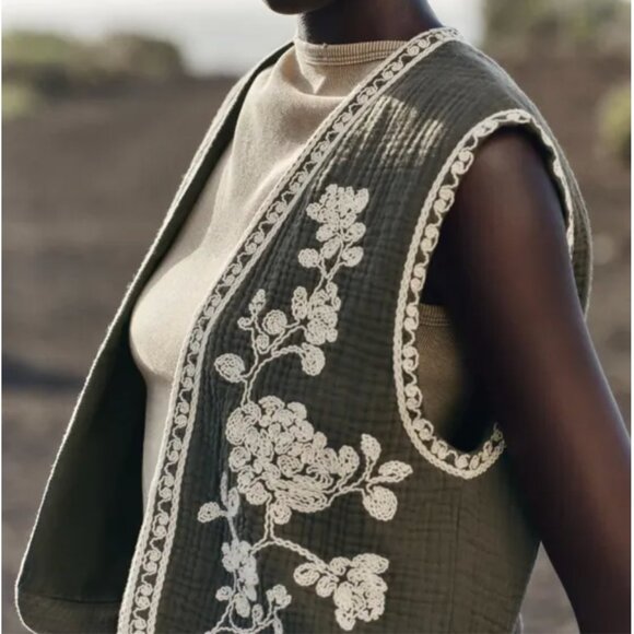 ZARA Embroidered Waistcoat – Size M (Ref. 6318/042/505) - Picture 3 of 16